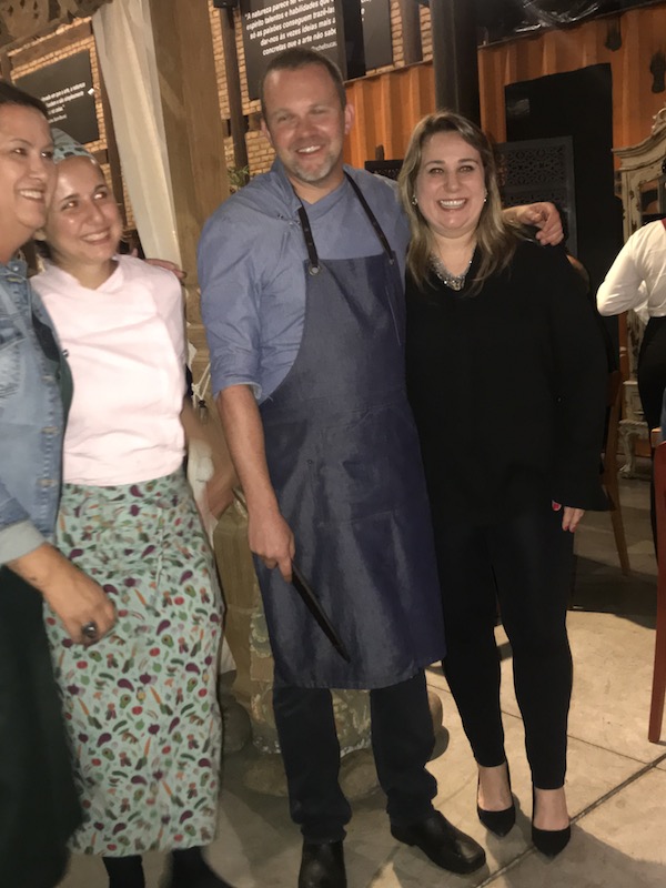 A idealizadora do jantar Carla leidens, chef Tati Milanez Sperry, o chef surpresa Guilherme Sperry e a proprietária do Container Bistrot,